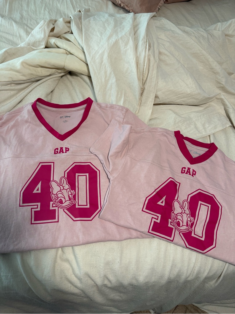 GAP Pink Short-Sleeve Daisy Duck ' Graphic Tee (mommy and me)
